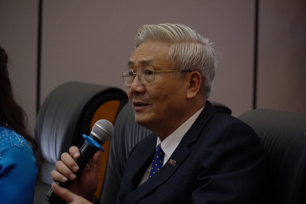 Tiến sĩ Trần Duy Khanh chia sẻ tới các bạn sinh viên trẻ 