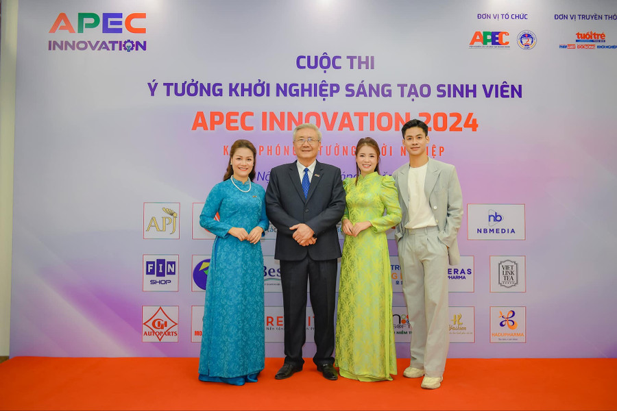 NTK Hoàng Ly - Chủ tịch CLB thuộc Viện Nghiên cứu và Đào tạo Doanh nhân APEC.