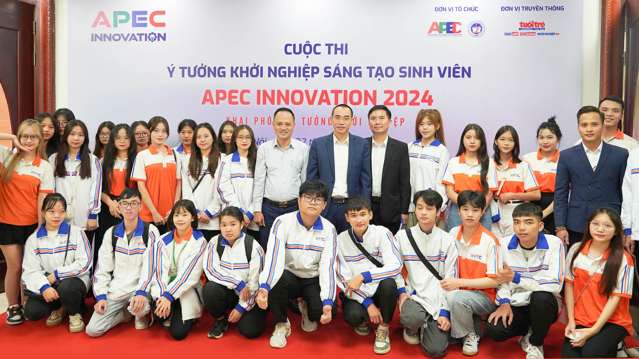 Các nhóm sinh viên hào hứng tham gia APEC Innovation 2024