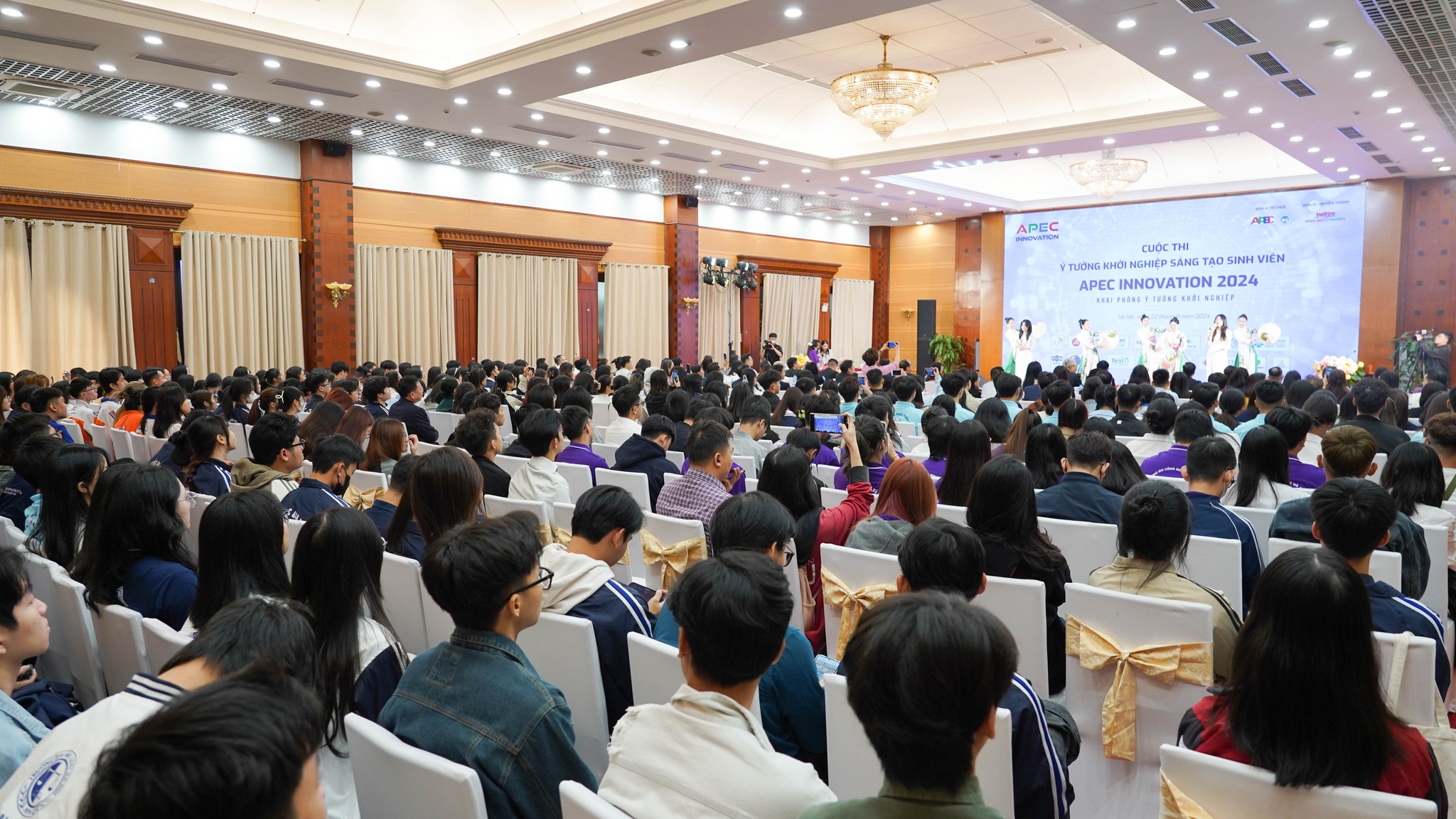 Sinh viên tham gia APEC Innovation 2024 có cơ hội kết nối với cộng đồng doanh nhân trong và ngoài nước