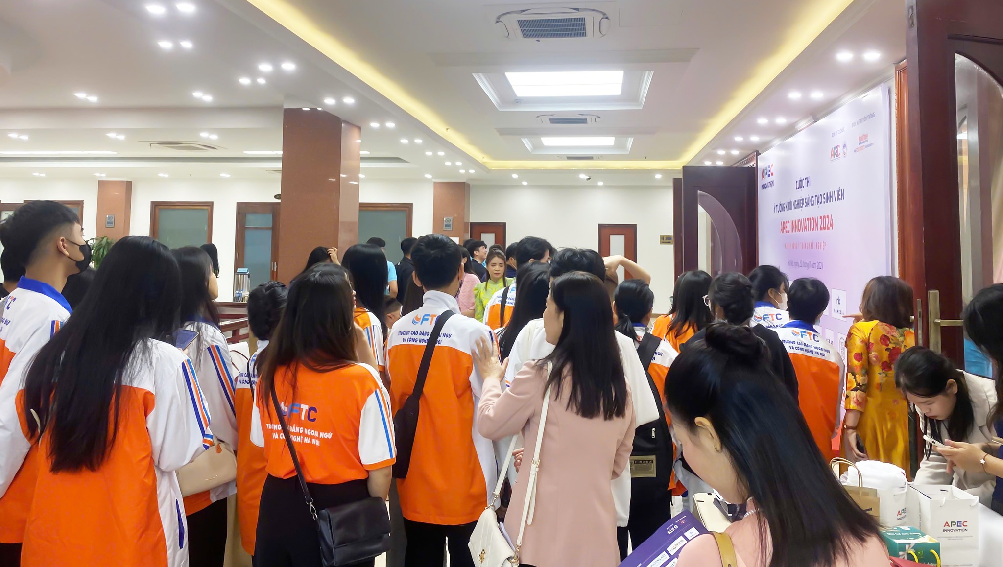 Cuộc thi dành cho sinh viên hoặc nhóm sinh viên trong và ngoài nước