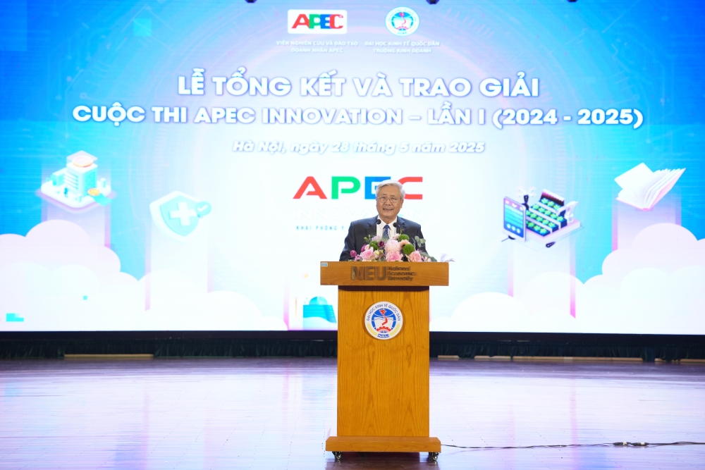 TS Trần Duy Khanh, Viện trưởng Viện Nghiên cứu và Đào tạo doanh nhân APEC phát biểu cảm ơn và phát động cuộc thi APEC Innovation lần thứ 2, năm 2025 - 2026